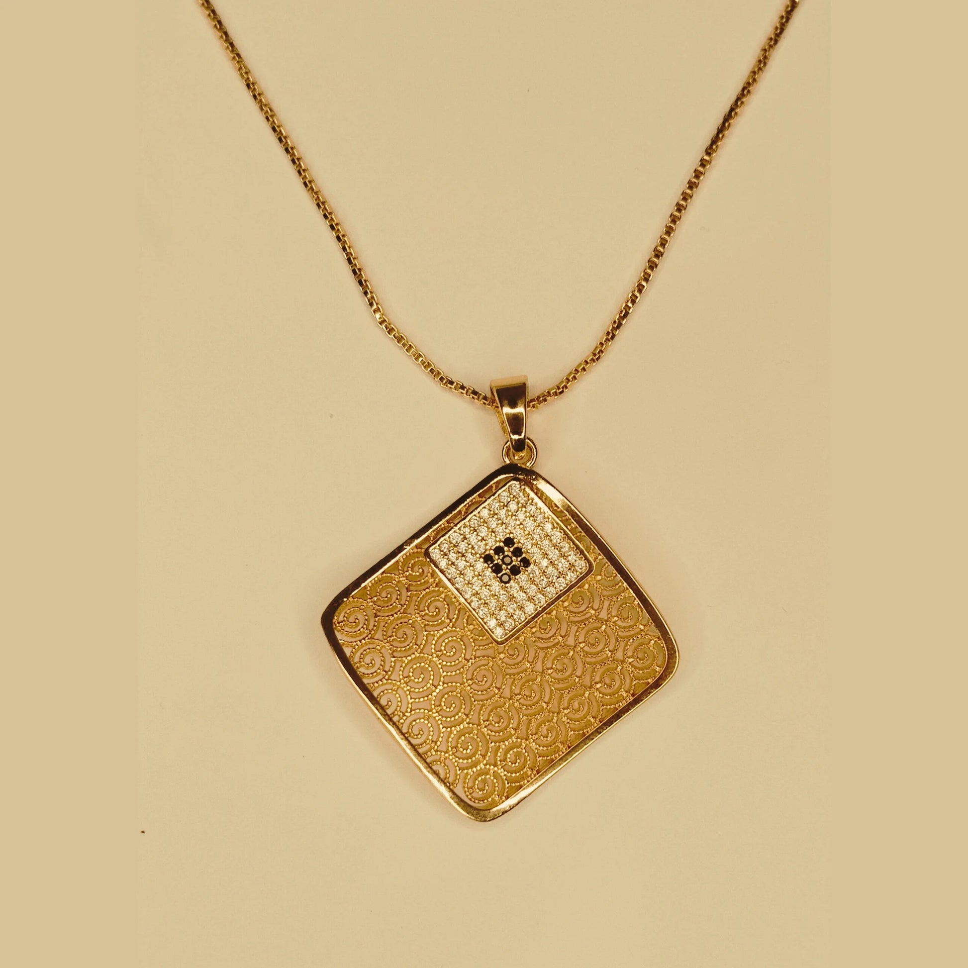 Royal Mosaic 1K Gold-Plated Necklace Set – Black Stone Edition