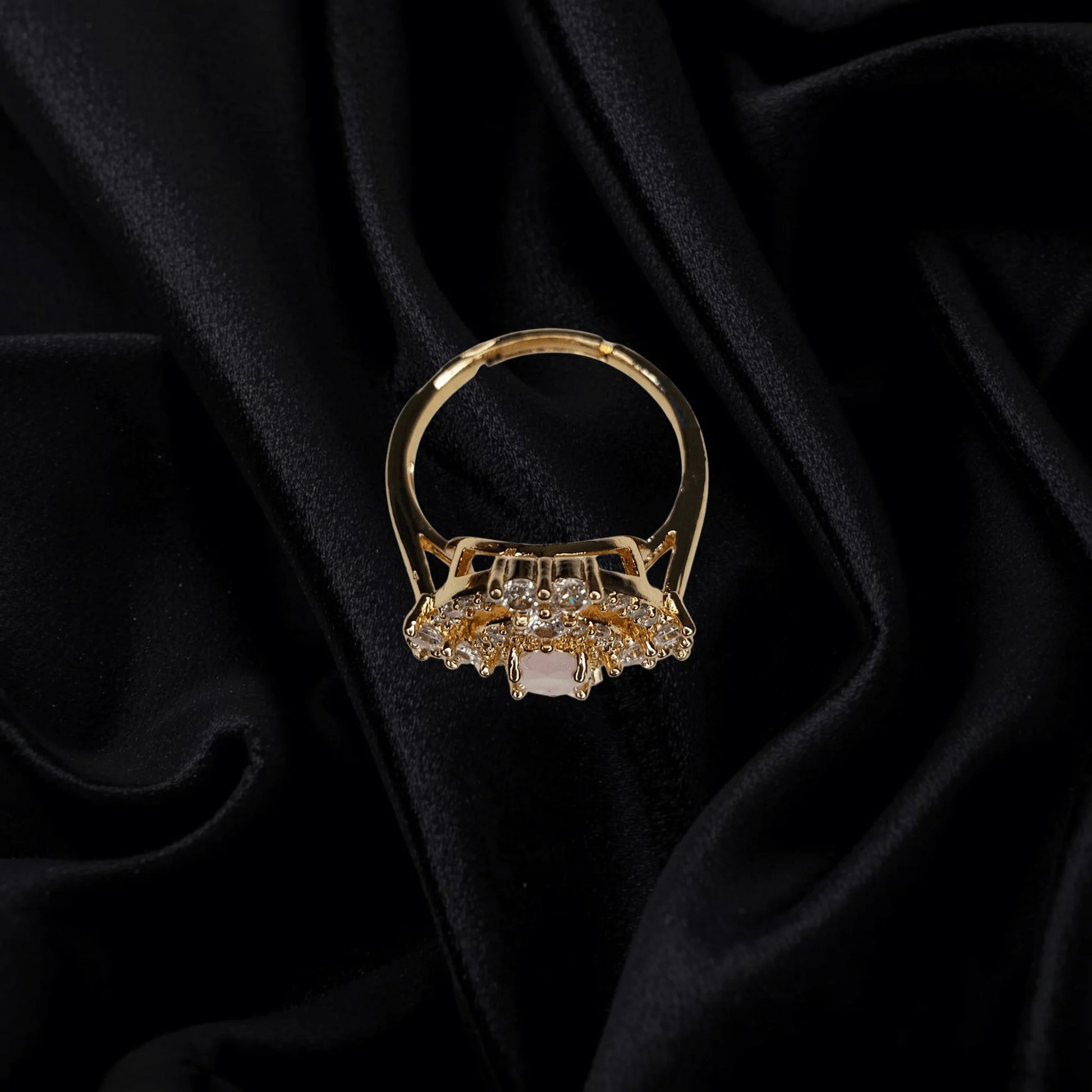 Royal Oval Bloom Ring – 1K Gold Plated