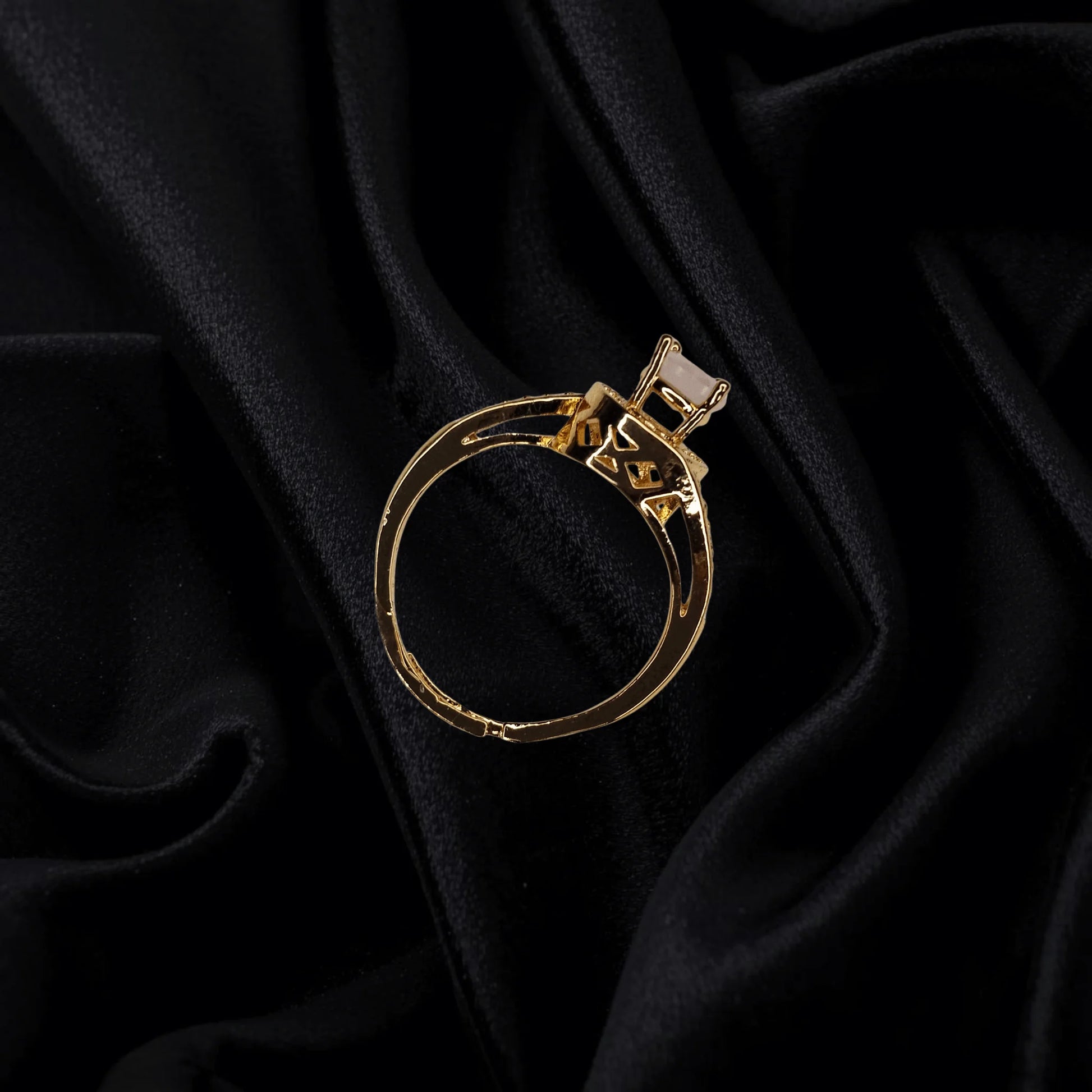 Royal Glow Gold-Plated Crystal Ring