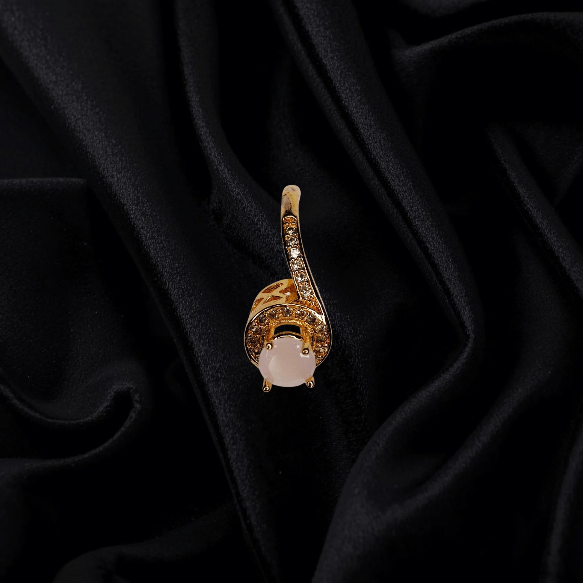 Royal Glow Gold-Plated Crystal Ring