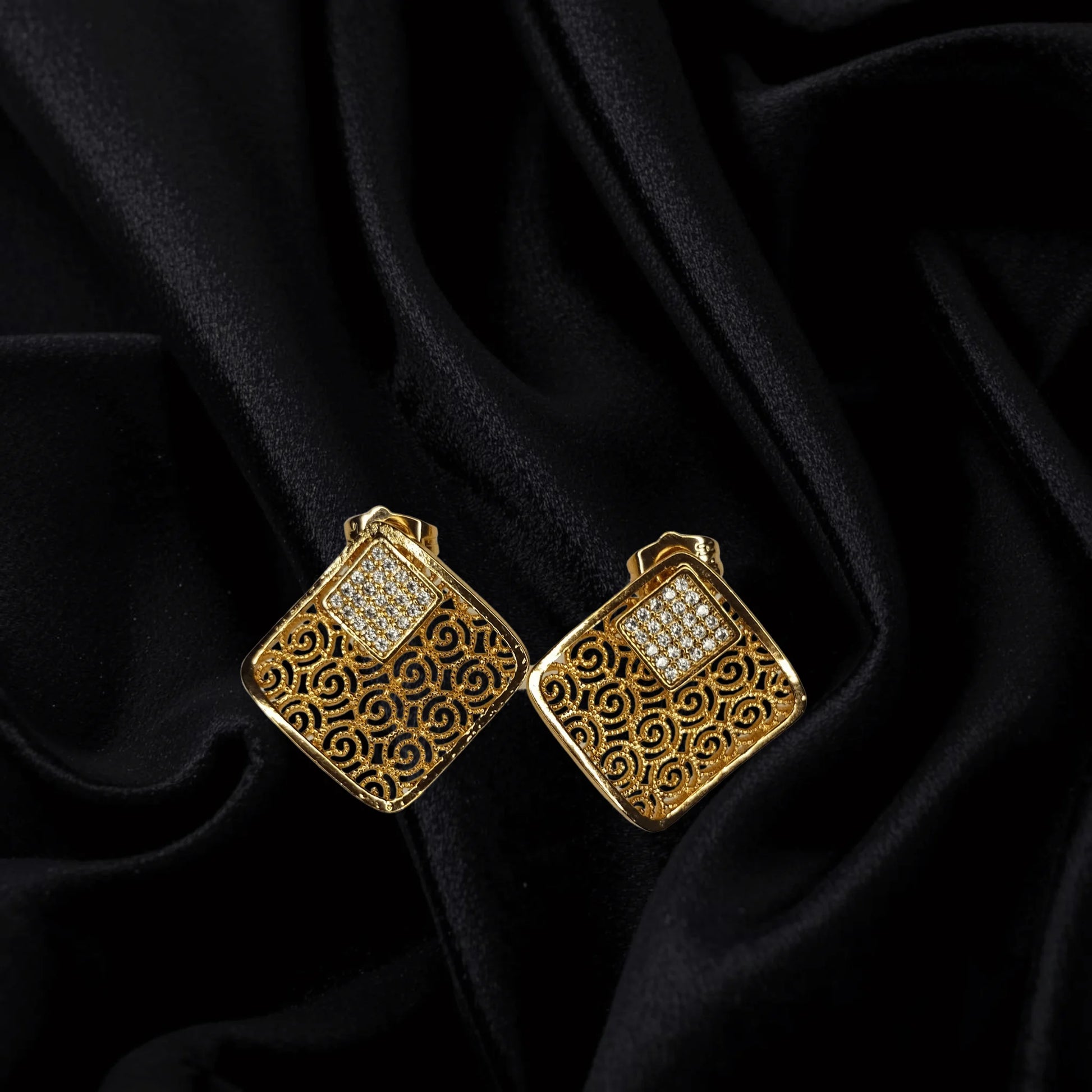 Royal Mosaic 1K Gold-Plated Pendant & Earrings Set